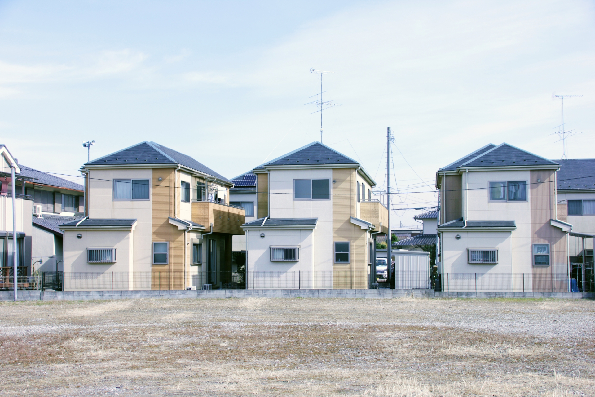 隣地の利用用途を確認