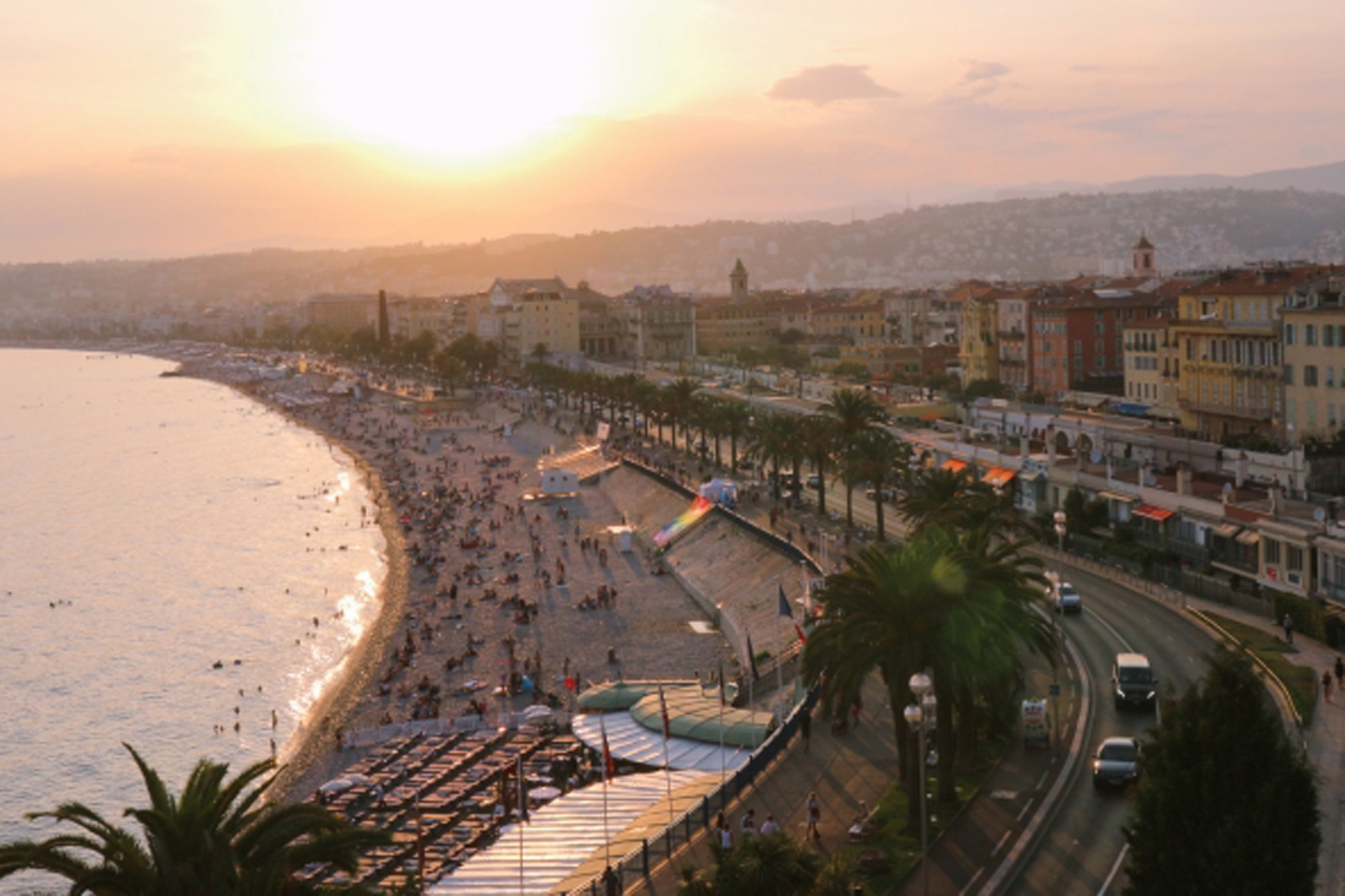 夢のような暮らしを実現！海と山に囲まれたリゾートエリアでの土地探し